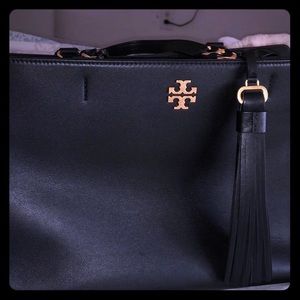 Tory Burch Bags - Tory Burch big purse Tory Burch Bags - Tory Burch big purse
